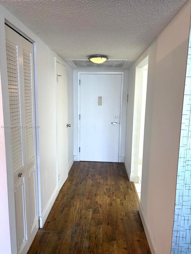 Foto del edificio - 1000 Parkview Dr