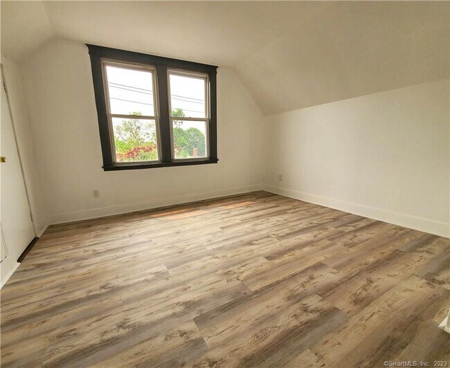 Building Photo - 221 Blohm St