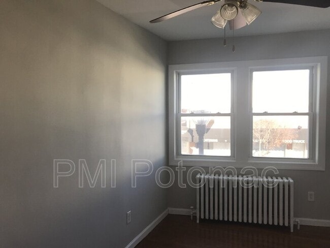 Building Photo - 344 Main St