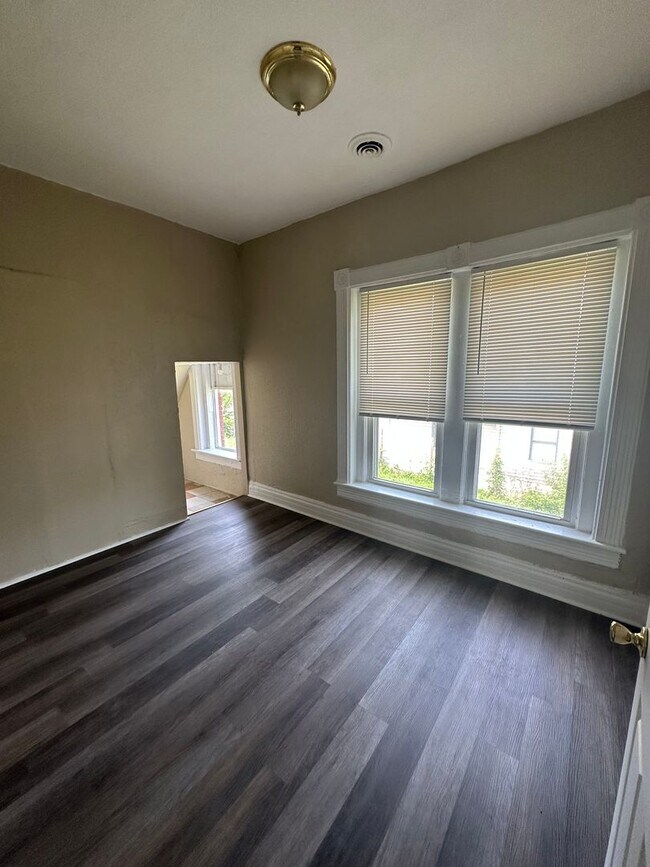 Foto del edificio - 814 Elmwood Ave