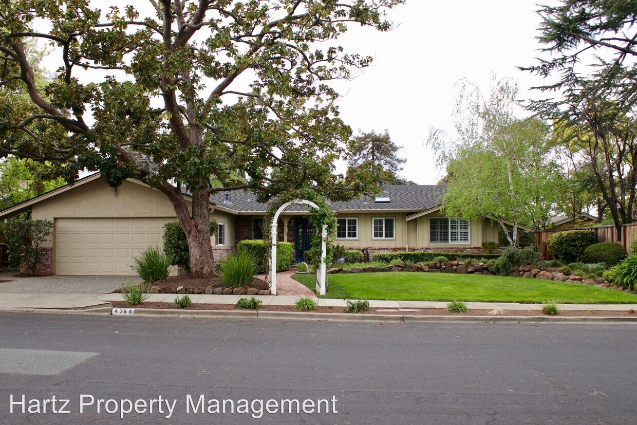 Primary Photo - 3 br, 2 bath House - 4284 Oakwood Court