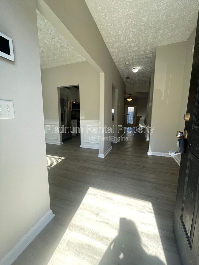 Foto del edificio - 2355 Bigwood Trail