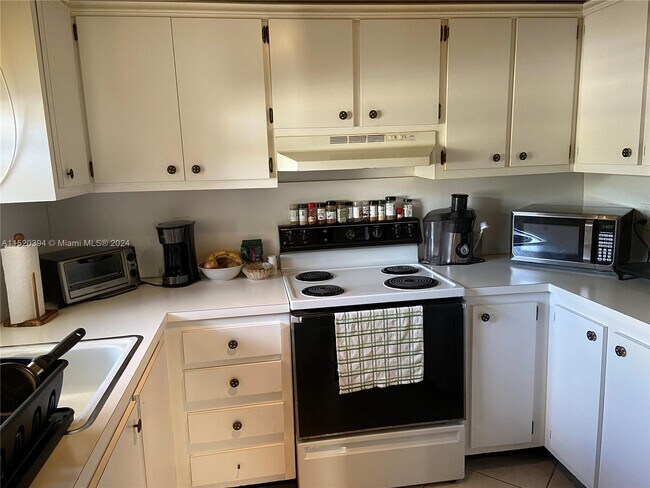 Foto del edificio - 301 N Pine Island Rd