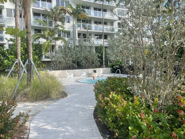 Gran jacuzzi con potentes chorros. - 1500 Bay Rd