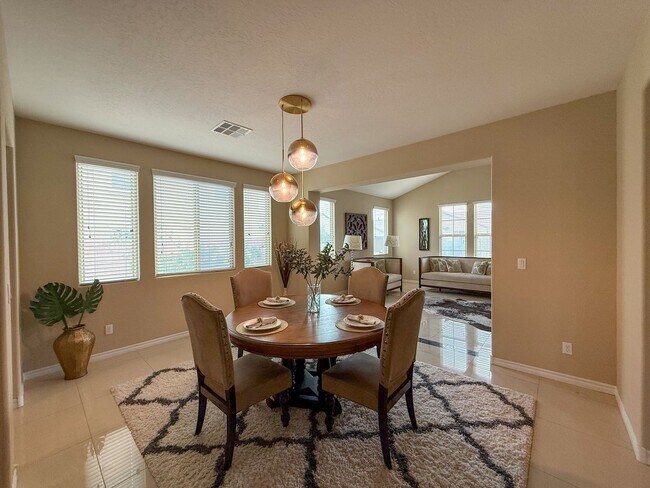Foto del edificio - 7276 White Bloom Ave