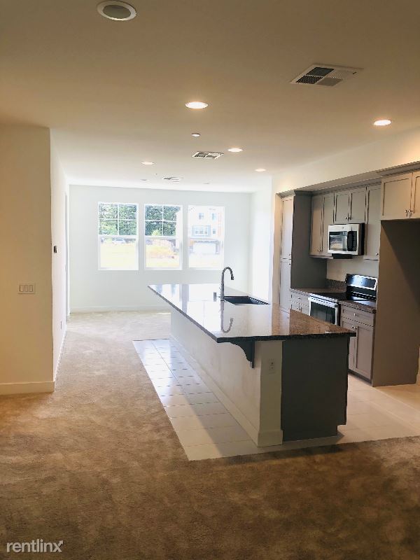 Primary Photo - 4 br, 3.5 bath Townhome - 341 Skyforest Way