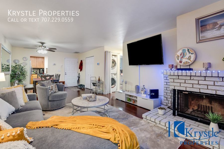 Primary Photo - Beautifull Benicia Condo with Garage