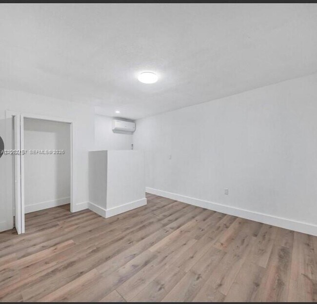 Foto del edificio - 6915 NW 4th Ct