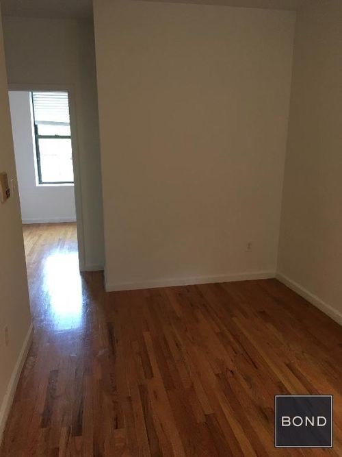 Building Photo - 321 E 89th St