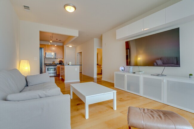 Living room - 2200 N Westmoreland St