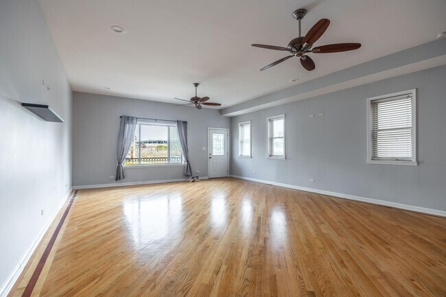 Foto del edificio - 1327 W Walton St