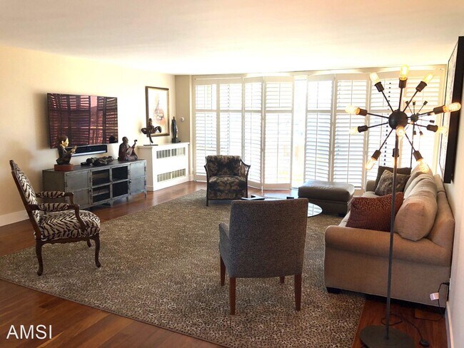 Building Photo - 2 br, 2 bath House - 2200 Pacific Ave #8D