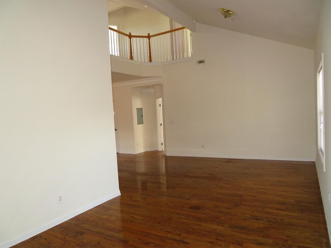 Building Photo - 8842 Fairview Bluff