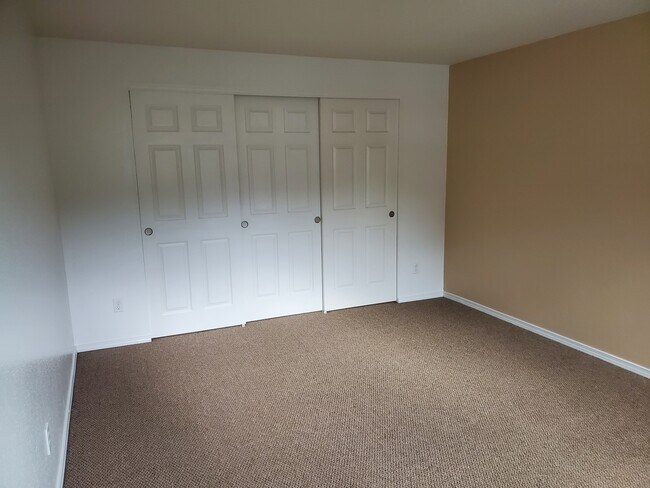 Foto del edificio - 105 Cowan Ct