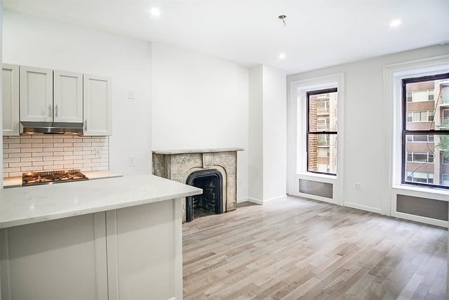 Building Photo - 119 E 60th St