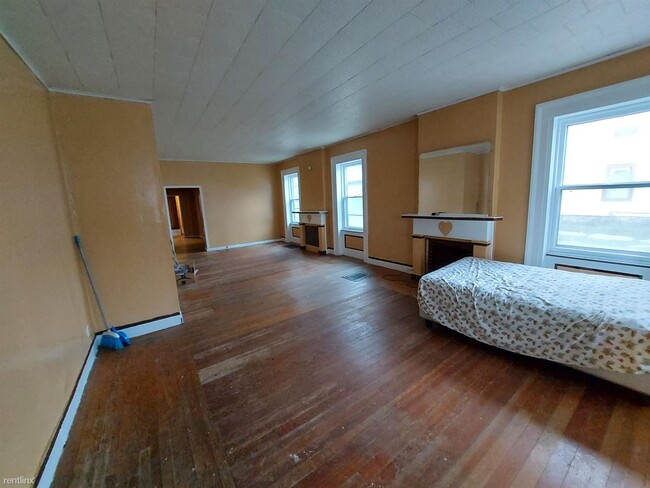 Building Photo - 3 br, 1 bath House - 181 Canal Street 1
