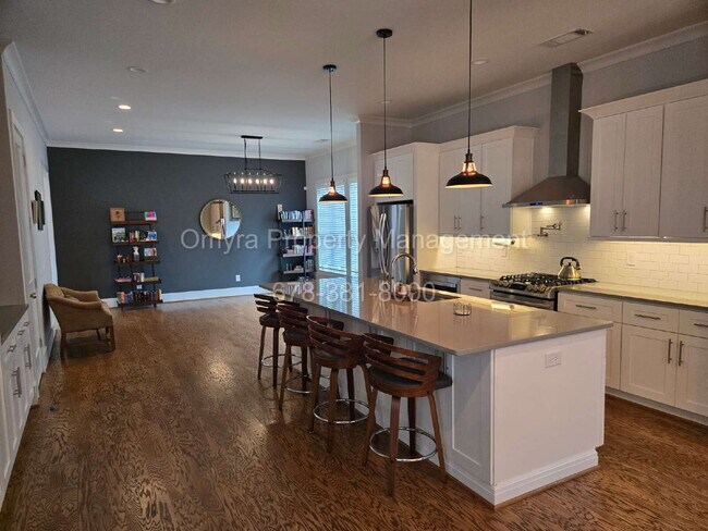 Foto del edificio - Gorgeous 4 Bedroom Home Near Grant Park!