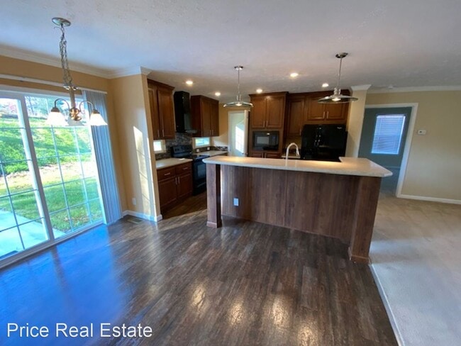 Building Photo - 3 br, 2 bath House - 1189 Merrimac Road