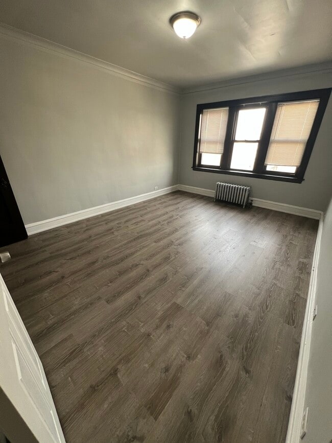Building Photo - 1443 W 93rd St