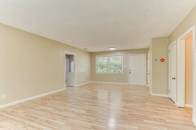 Building Photo - 2832 Cornelia Rd