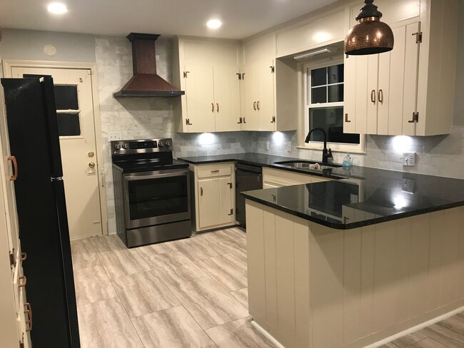 Building Photo - Beautiful newly updated single family home...