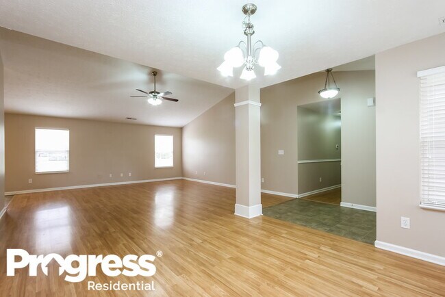 Building Photo - 4567 Everest Dr S