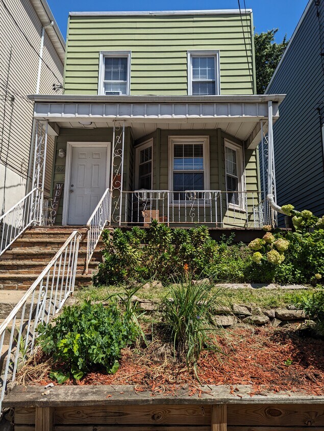 Primary Photo - 62 Gautier Ave