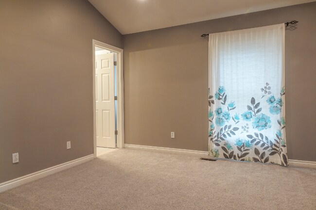 Building Photo - 1521 Commodore Cir