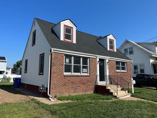 Foto del edificio - Recently Renovated 4 Bedroom House - Ready...