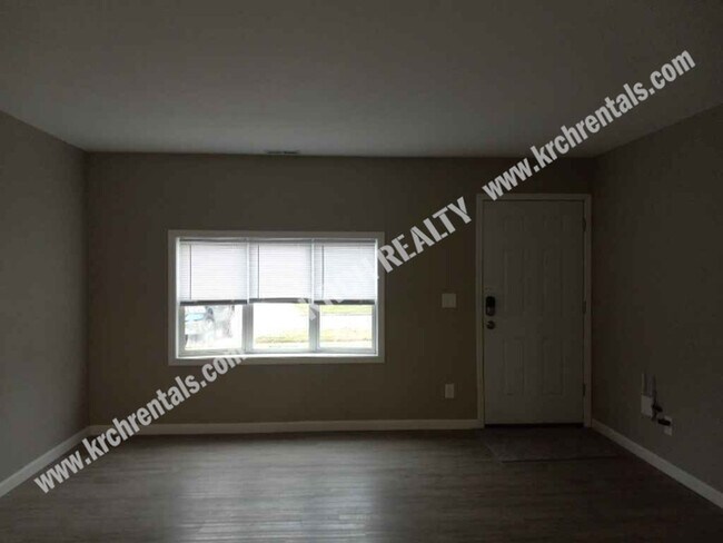 Foto del edificio - Nice 3-Bed 1-Bath Home with Fenced Yard