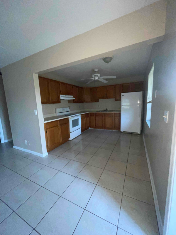 Foto del edificio - 1570 E Breezy Ln