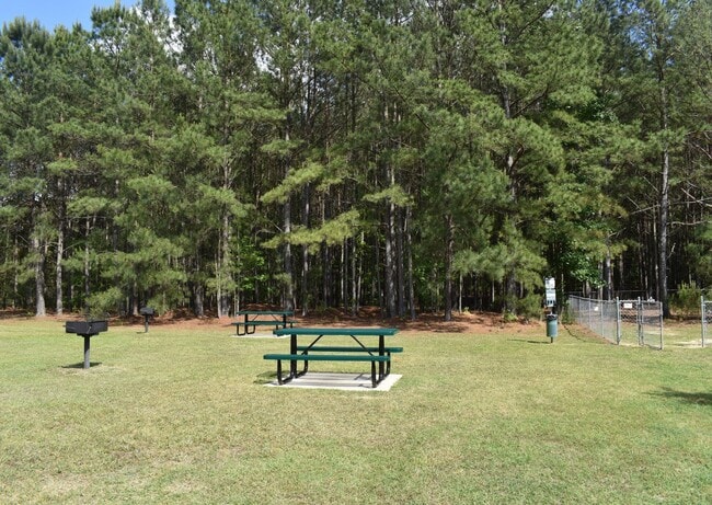 Building Photo - 3 Bed 3 Bath Apartment at University Park