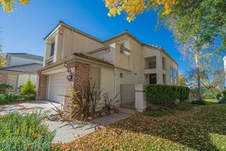 Building Photo - 24632 Brighton Dr