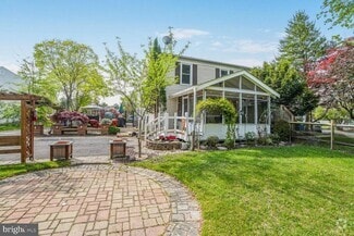 Building Photo - 27 Triple Crown Ct