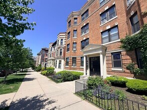 Building Photo - 451 Park Dr