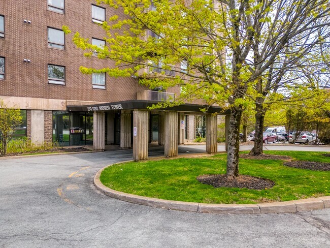 Photo du bâtiment - 290-1290 Main Ave