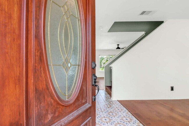 Foto del edificio - "Discover Your Dream Home: Spacious 3-Bedroom Oasis with Granite Elegance in San Antonio!"