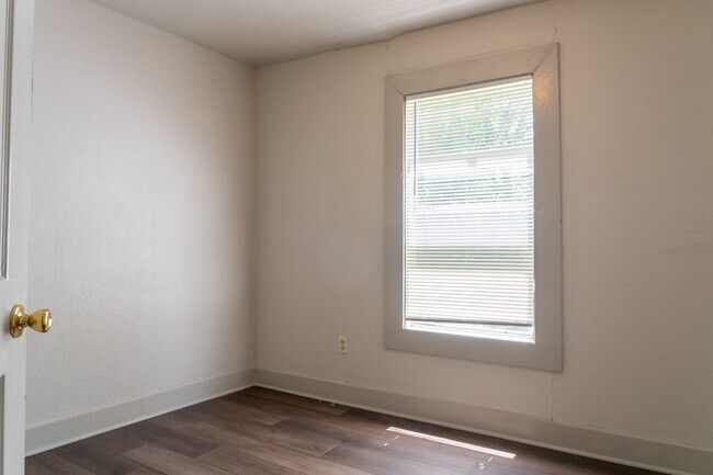 Building Photo - CHECK OUT this 3 bedroom in OKC! - FULLY R...