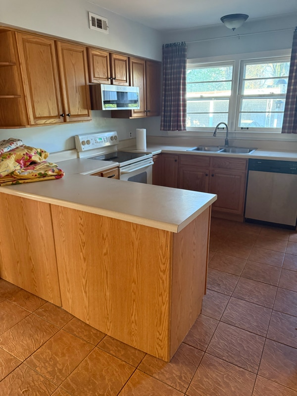 Building Photo - 3896 Park Ave