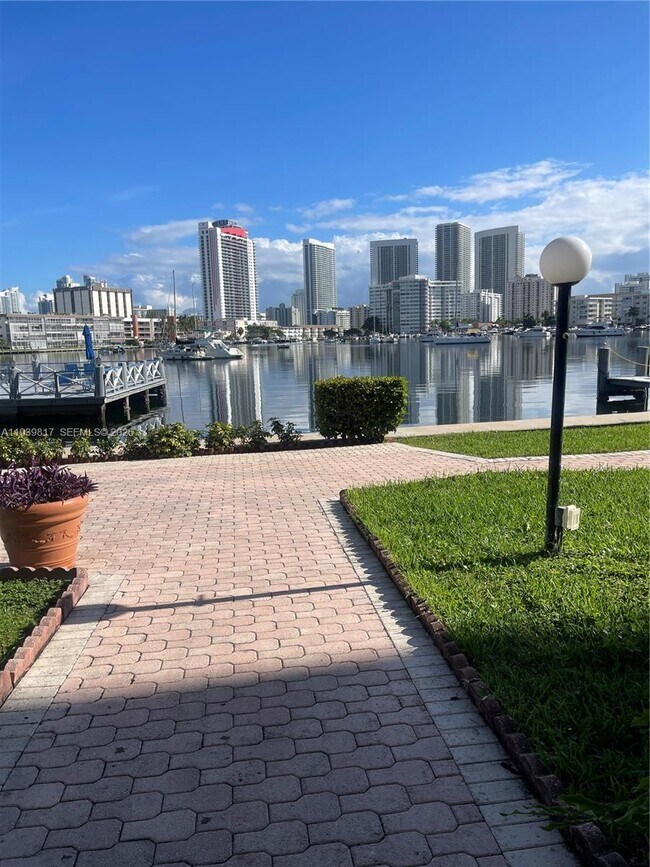 Building Photo - 430 Golden Isles Dr