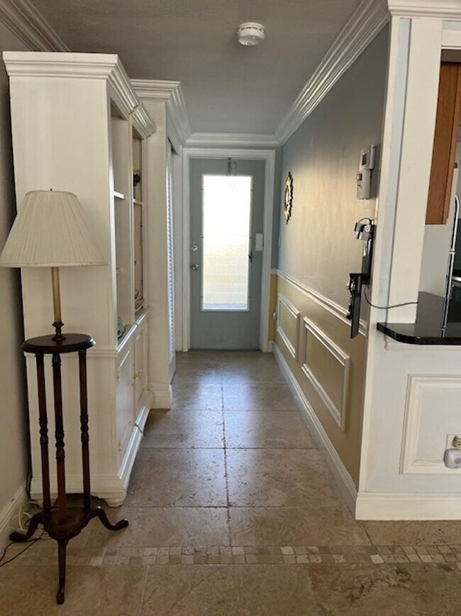 Foto del edificio - ***CHARMING CONDO***LOCATED IN MOORINGS***...