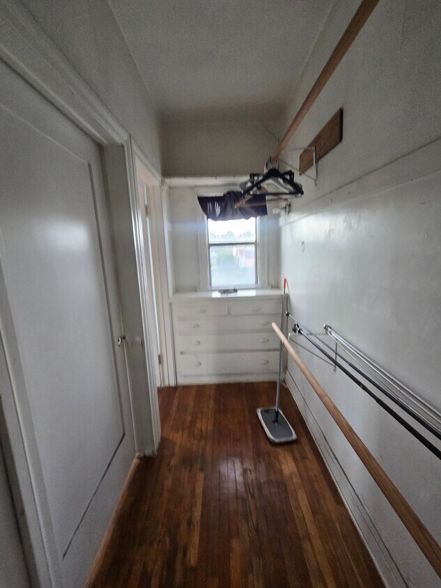 Foto del edificio - 337 1/2 E 49th St