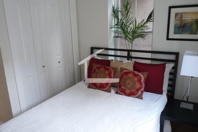 Building Photo - Nice 3 bed in Brookline