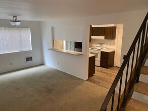 Building Photo - 237 Woodhill Ave