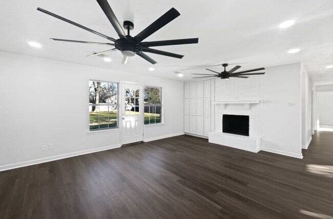 Building Photo - 469 W Fulton St