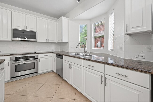 Building Photo - 8703 Silver Lure Dr