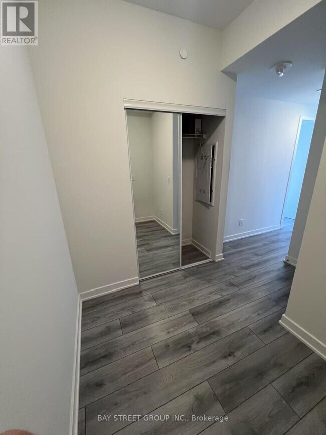 Photo du bâtiment - 15 Ellerslie Ave