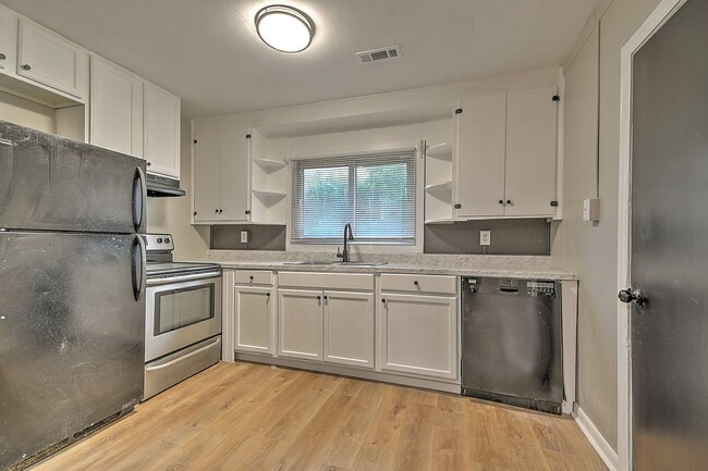 Building Photo - 1712 Oaklawn St