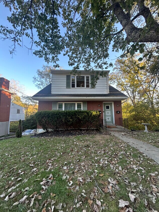 2 Family Unit - 1877 Memorial Pky