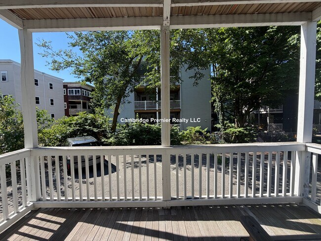 Foto del edificio - 15 Waldo Ave